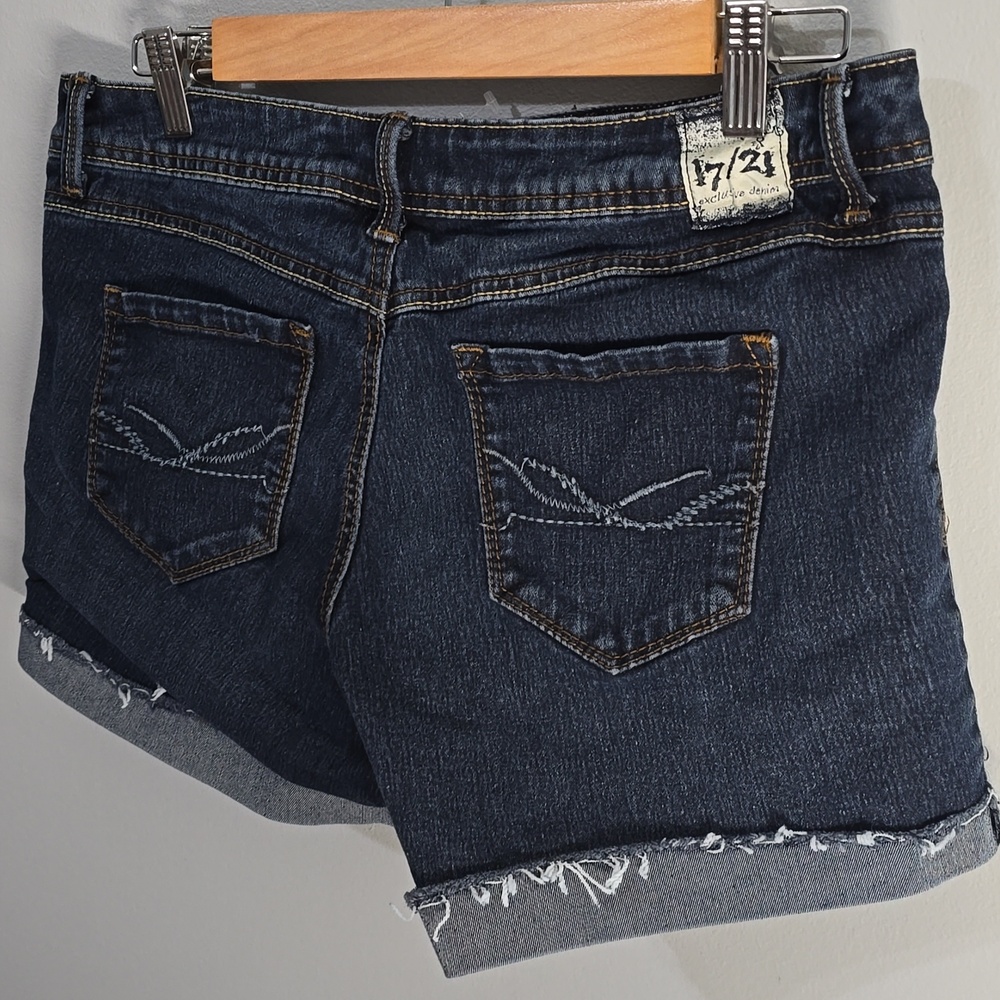 17/21 Exclusive Denim shorts women's size  10 blue Classic denim jean shorts